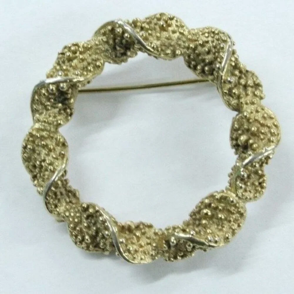 Emmons Gold Plated Wreath Brooch Pin 1.5